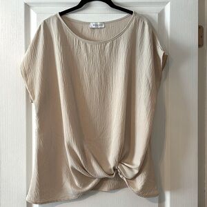 Gilli women’s 1X cream short sleeve blouse. Plus size. work wear, light weight